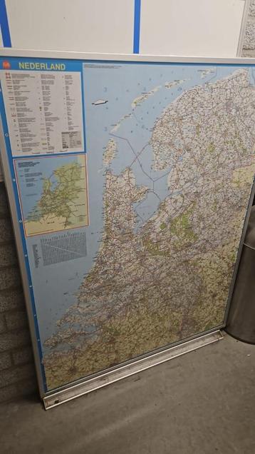 (4)	Te koop landkaart Nederland   