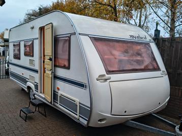 Beyerland Caravan 546 met Queensbed 2003