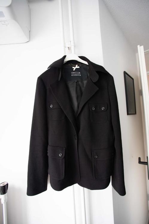Zwarte blazer / jasje Vanilia maat XL, valt als L, als nieuw, Kleding | Dames, Jasjes, Kostuums en Pakken, Zo goed als nieuw, Jasje