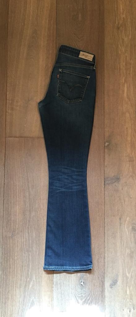 ZGAN: Levis blauwe jeans met wijde/flared pijpen mt 28, Kleding | Dames, Spijkerbroeken en Jeans, Zo goed als nieuw, W28 - W29 (confectie 36)