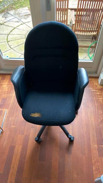 Bureau 160x110, donkerblauw blad. IKEA Bekant - afbeelding 6 Bureau 160x110, donkerblauw blad. IKEA Bekant - afbeelding 6