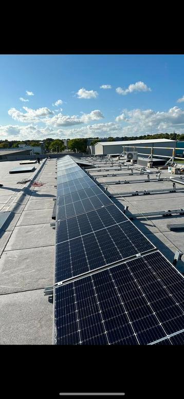 Installatie zonnepanelen plat dak