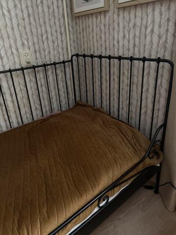 Bedframe 90x200 - Ideaal voor kleine ruimtes! - afbeelding 3 Bedframe 90x200 - Ideaal voor kleine ruimtes! - afbeelding 3