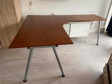 IKEA Hoekbureau - Ruimtebesparend en Praktisch! - afbeelding 7 IKEA Hoekbureau - Ruimtebesparend en Praktisch! - afbeelding 7
