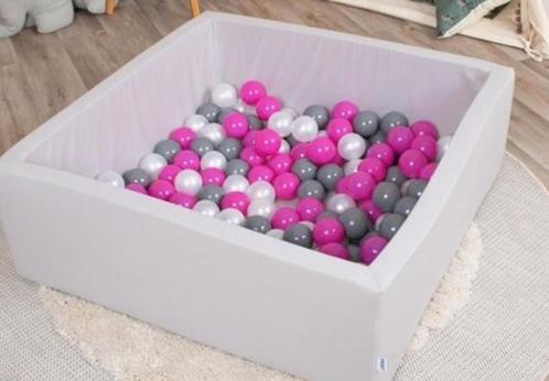 vierkante grijze mimii ballenbak met fuchsia roze ballen, Kinderen en Baby's, Speelgoed | Babyspeelgoed, Gebruikt, Ophalen