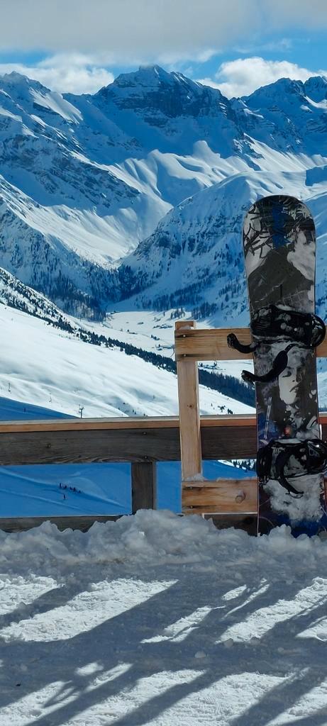 Burton snowboard: Aftermath 158, incl. Cartel bindingen, Sport en Fitness, Snowboarden, Gebruikt, Board, Ophalen