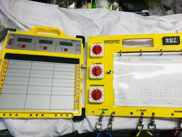 EX BRANDWEER test bord geel 2x Oefening USED werking onbeken