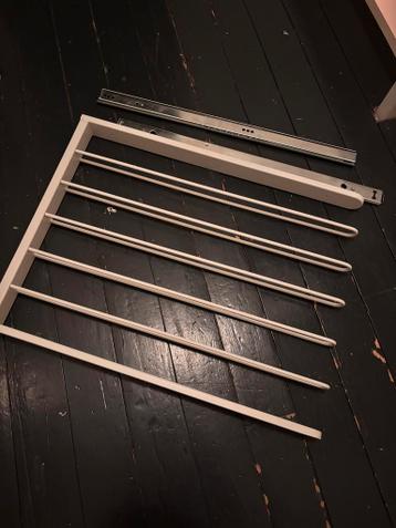 Broekenrek Ikea Pax 50cm uitschuifbaar - afbeelding 2 Broekenrek Ikea Pax 50cm uitschuifbaar - afbeelding 2