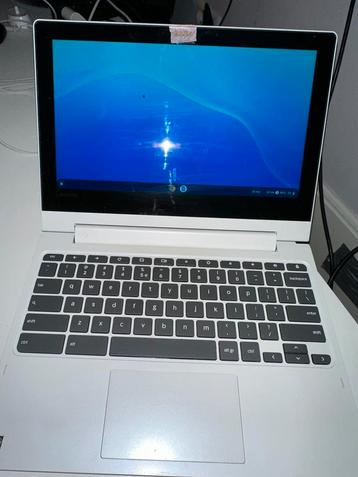 Chromebook/laptop met touchscreen.