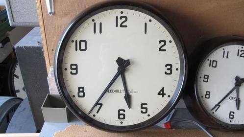 vintage industriele klok, Huis en Inrichting, Woonaccessoires | Klokken, Zo goed als nieuw, Wandklok, Analoog, Ophalen