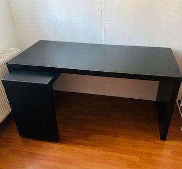 MALM Bureau met uittrekbaar hoekstuk – Zwart (IKEA) - afbeelding 1 MALM Bureau met uittrekbaar hoekstuk – Zwart (IKEA) - afbeelding 1