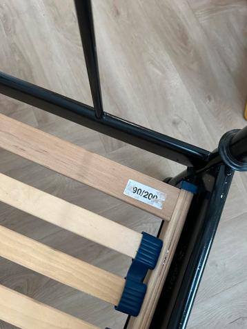 Bedframe met lattenbodem 90x200 - afbeelding 6 Bedframe met lattenbodem 90x200 - afbeelding 6