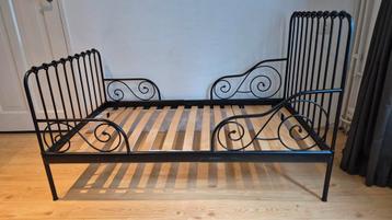 Meegroei zwart metalen bedframe Ikea - afbeelding 3 Meegroei zwart metalen bedframe Ikea - afbeelding 3