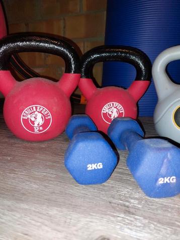 Kettlebells, fitnessbal  hula hoop en mat