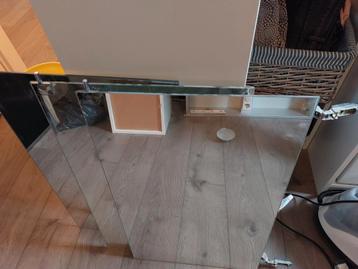 Spiegelkast Badkamer - 3 Deuren, Lampen & Zeepbakje - afbeelding 4 Spiegelkast Badkamer - 3 Deuren, Lampen & Zeepbakje - afbeelding 4