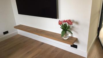 Massief houten plank nieuw. Wandplank