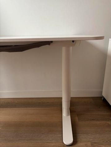 IKEA Bekant Bureau 160x80 - In hoogte verstelbaar - afbeelding 15 IKEA Bekant Bureau 160x80 - In hoogte verstelbaar - afbeelding 15