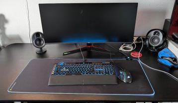 2x Stevig IKEA Bureau Zwart met Verstelbare Witte Poten - afbeelding 1 2x Stevig IKEA Bureau Zwart met Verstelbare Witte Poten - afbeelding 1