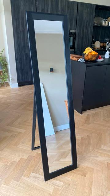 Mooie staande spiegel in zwarte lijst, 160x40, zgan