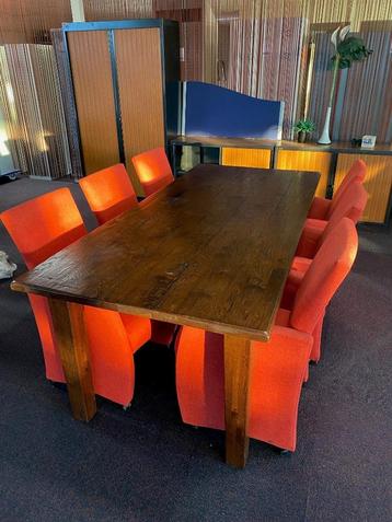 Zware eiken eettafel met 8 stoelen