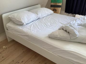Bedframe incl lattenbodem Ikea 140 x 200 - afbeelding 1 Bedframe incl lattenbodem Ikea 140 x 200 - afbeelding 1