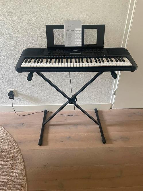 Yamaha PSR-E273 keyboard, Muziek en Instrumenten, Keyboards, Zo goed als nieuw, 61 toetsen, Yamaha, Met standaard, Ophalen