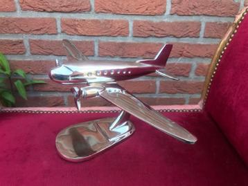 fraai tafel/ bureaumodel van een vliegtuig (1)