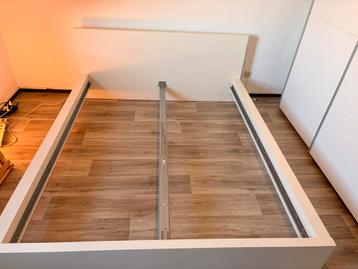 Malm IKEA bedframe 160x200 - gebruikt - afbeelding 3 Malm IKEA bedframe 160x200 - gebruikt - afbeelding 3