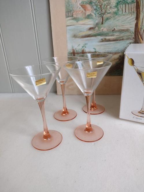Prachtig! 4x Luminarc cocktailglas roze voet martini nieuw!, Verzamelen, Glas en Borrelglaasjes, Zo goed als nieuw, Ophalen of Verzenden