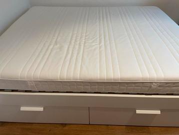 BRIMNES bedframe met opbergruimte + IKEA matras - afbeelding 2 BRIMNES bedframe met opbergruimte + IKEA matras - afbeelding 2
