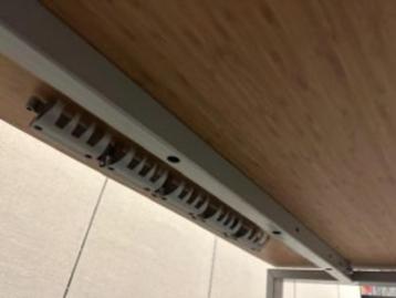 Bureau met knop en kabelgoot 200x90xH62-86 cm, 76 stuks - afbeelding 8 Bureau met knop en kabelgoot 200x90xH62-86 cm, 76 stuks - afbeelding 8