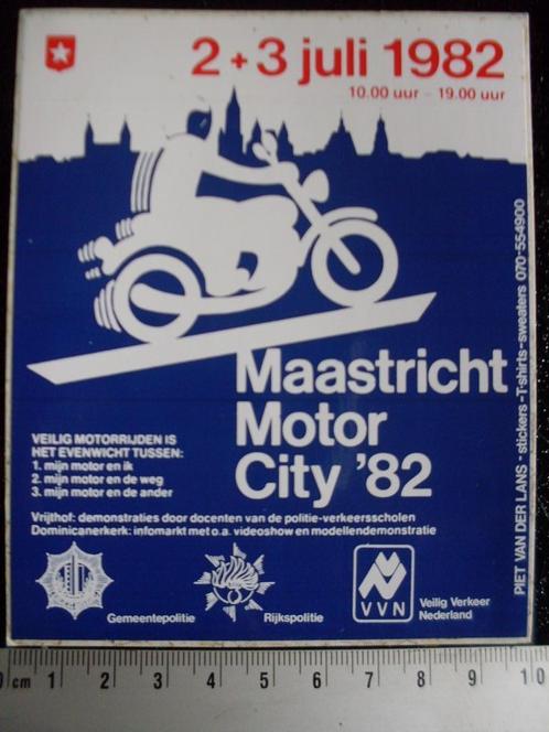 sticker maastricht motor city 1982 politie vvn motorrijden, Verzamelen, Stickers, Zo goed als nieuw, Sport, Ophalen of Verzenden