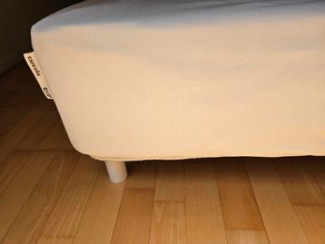 IKEA Espevär houten bedframe 160x200cm met witte pootjes - afbeelding 5 IKEA Espevär houten bedframe 160x200cm met witte pootjes - afbeelding 5