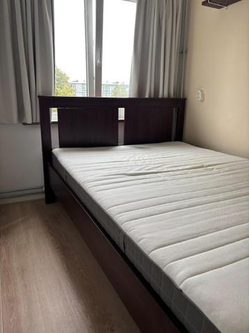 Ikea Songesand bed 140x200 donkerbruin incl lattenbodems - afbeelding 3 Ikea Songesand bed 140x200 donkerbruin incl lattenbodems - afbeelding 3