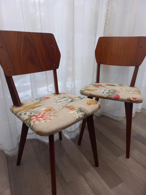 Twee vintage stoelen. Mid Century. Stoel. Retro, Huis en Inrichting, Stoelen, Gebruikt, Twee, Ophalen