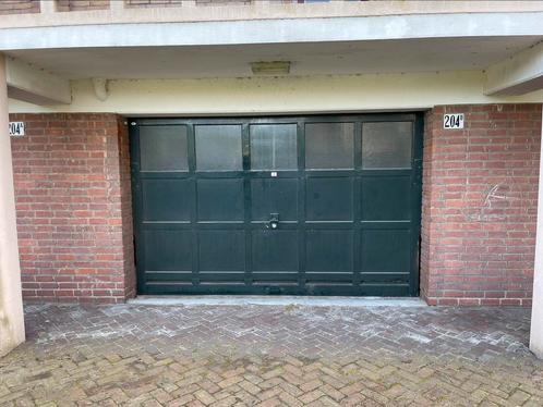 Dubbele Garage  25 m2 met stroom omg. Savornin Lohmanplein, Huizen en Kamers, Garages en Parkeerplaatsen, Den Haag