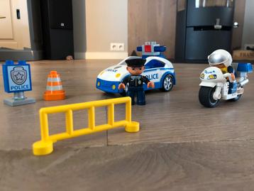 Duplo politieauto en motor 