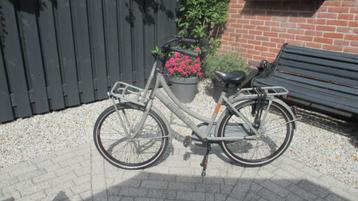 1 cortina 24 inch, zo goed als nieuw. tip top in orde. 3 ver
