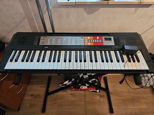 Yamaha psr f50 keyboard met standaard, Muziek en Instrumenten, Keyboards, Zo goed als nieuw, Ophalen of Verzenden