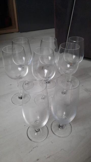 Gratis afhalen, 6 wijnglazen en 2 bierglazen