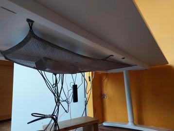 Wit Ikea bureau (Bekant) 160x80 - afbeelding 2 Wit Ikea bureau (Bekant) 160x80 - afbeelding 2
