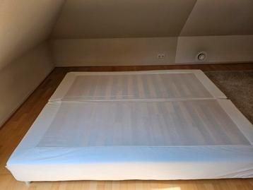 IKEA Espevär houten bedframe 160x200cm met witte pootjes - afbeelding 6 IKEA Espevär houten bedframe 160x200cm met witte pootjes - afbeelding 6