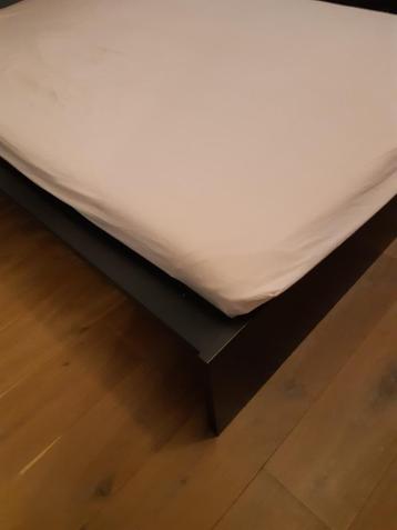 Stijlvol IKEA Bedframe met Hoofdbord, Matras, Lattenbodem... - afbeelding 11 Stijlvol IKEA Bedframe met Hoofdbord, Matras, Lattenbodem... - afbeelding 11