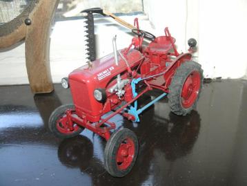 tractor Valmet 20 rood UH schaal 1:16 vintage