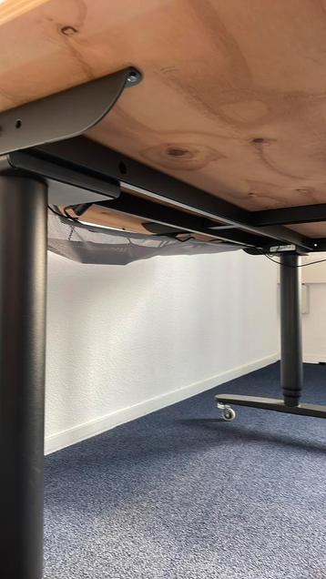Ikea Bekant zit-sta bureau, eletrisch verstelbaar, 4 stuks - afbeelding 8 Ikea Bekant zit-sta bureau, eletrisch verstelbaar, 4 stuks - afbeelding 8