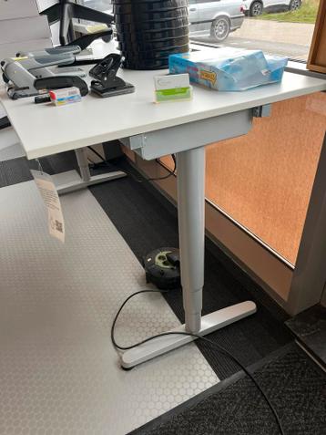 Ikea Electrische poot Bekant Bureau zit-sta. Onderdelen! - afbeelding 1 Ikea Electrische poot Bekant Bureau zit-sta. Onderdelen! - afbeelding 1