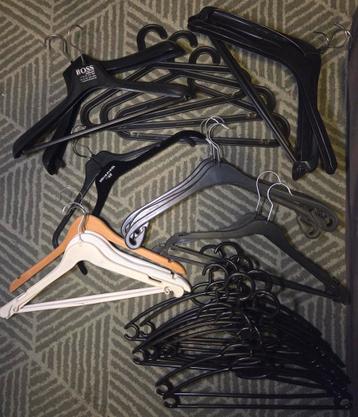 Kledinghangers - +-30 stuks - Gratis