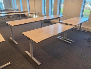 Gispen TM bureaus met slinger / zwengel ( ACTIE ) - afbeelding 1 Gispen TM bureaus met slinger / zwengel ( ACTIE ) - afbeelding 1