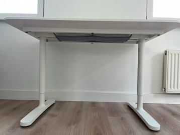IKEA Bekant Bureau 120 x 80 - In Hoogte Verstelbaar - afbeelding 2 IKEA Bekant Bureau 120 x 80 - In Hoogte Verstelbaar - afbeelding 2