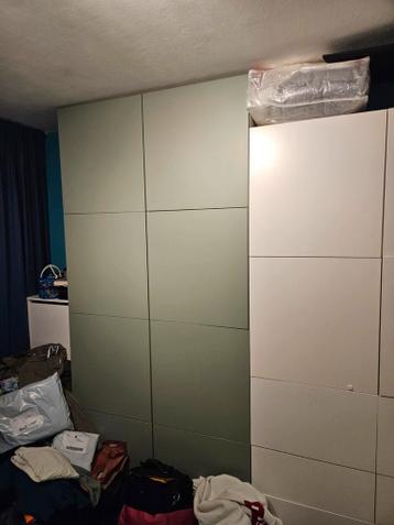 Ikea besta kastenwand met groene en witte deuren en lades - afbeelding 2 Ikea besta kastenwand met groene en witte deuren en lades - afbeelding 2